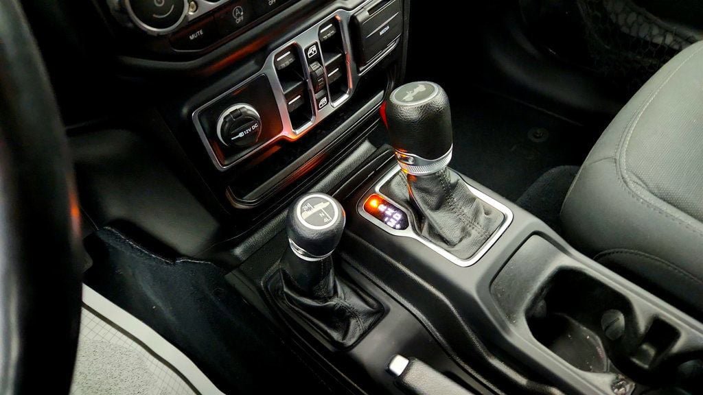 Used 2022 Jeep Wrangler Unlimited Sport AWD/4WD image 15