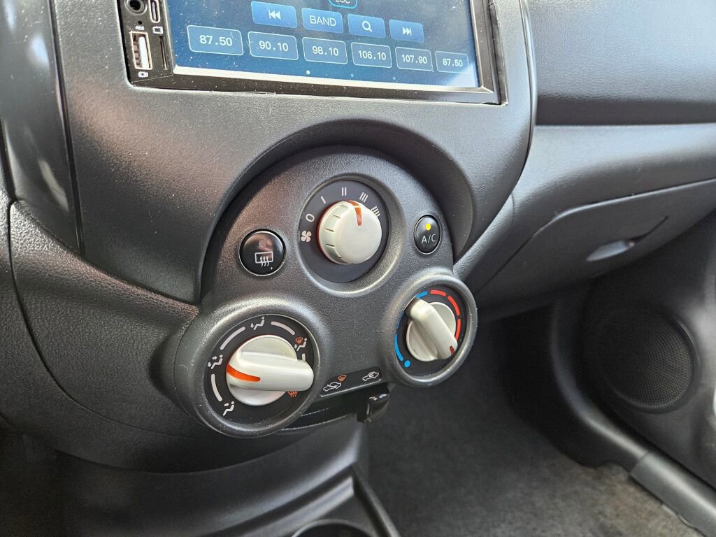 Used 2014 Nissan Versa S FWD image 17