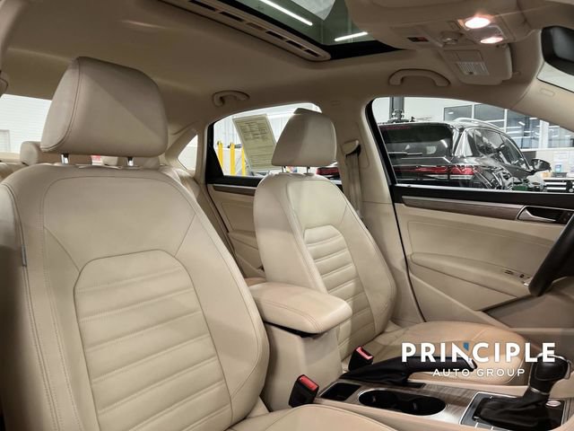 Used 2017 Volkswagen Passat 1.8T SEL Premium FWD image 32