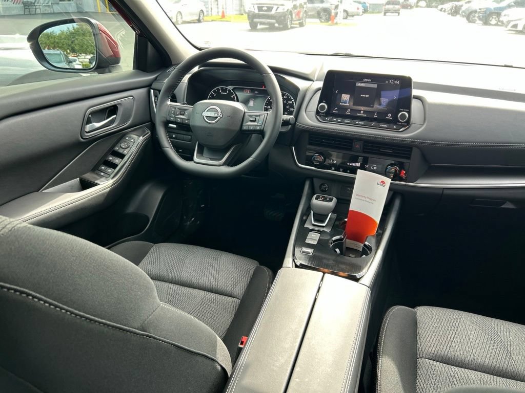 Used 2026 Nissan Rogue SV FWD image 10