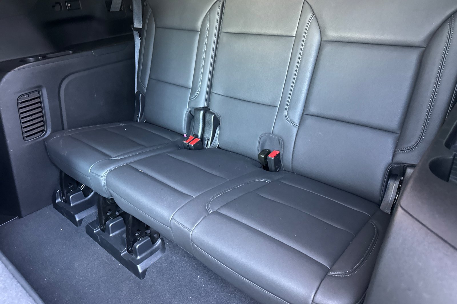 Used 2024 Chevrolet Suburban LT w/ LT Signature Plus Package RWD image 19