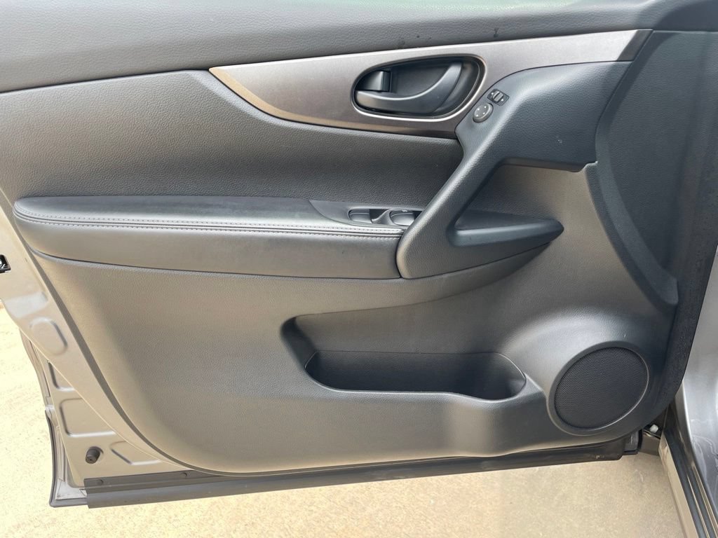 Used 2021 Nissan Rogue Sport S FWD image 17