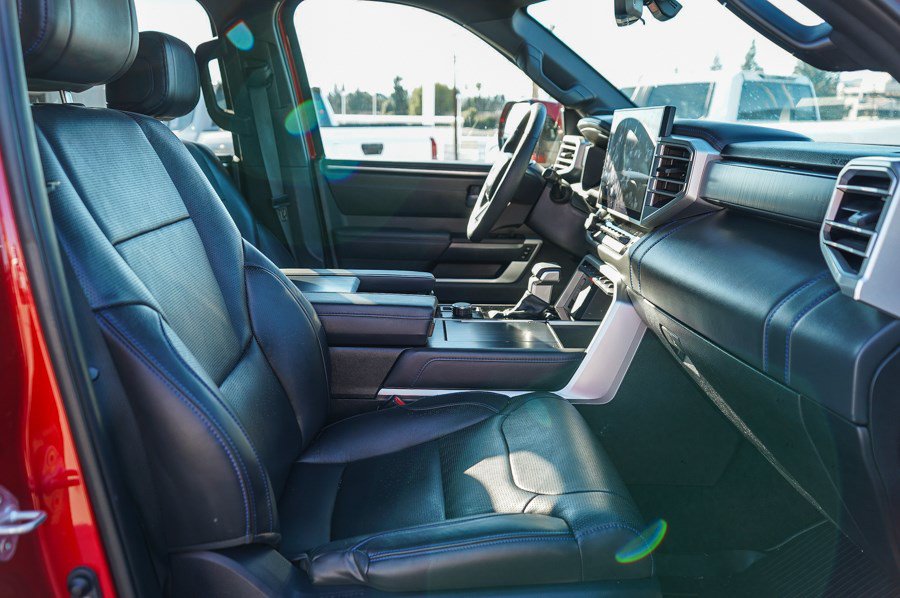 Used 2025 Toyota Sequoia Platinum AWD/4WD image 18