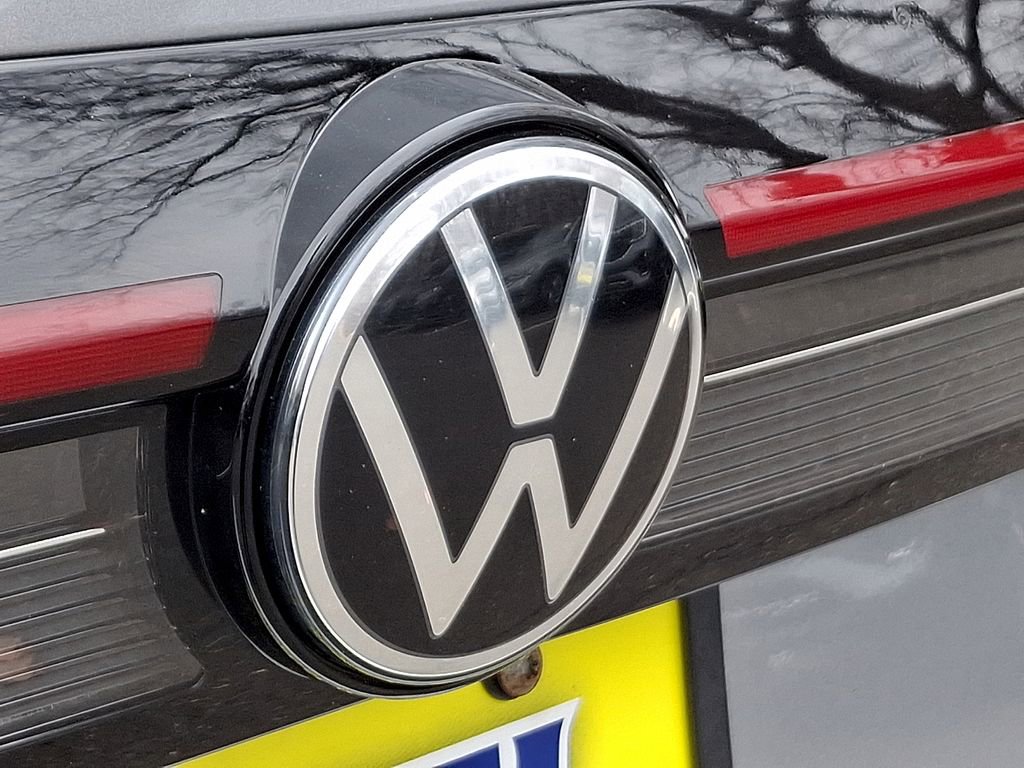 Used 2025 Volkswagen Taos S image 31