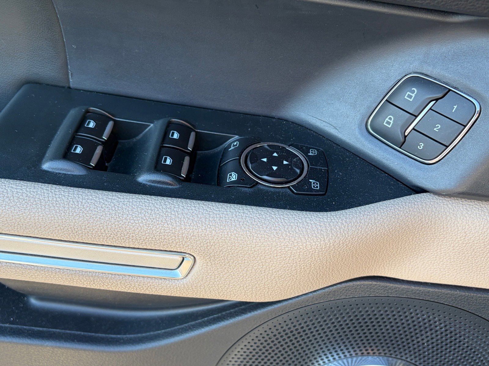 Used 2022 Ford Expedition Limited image 8