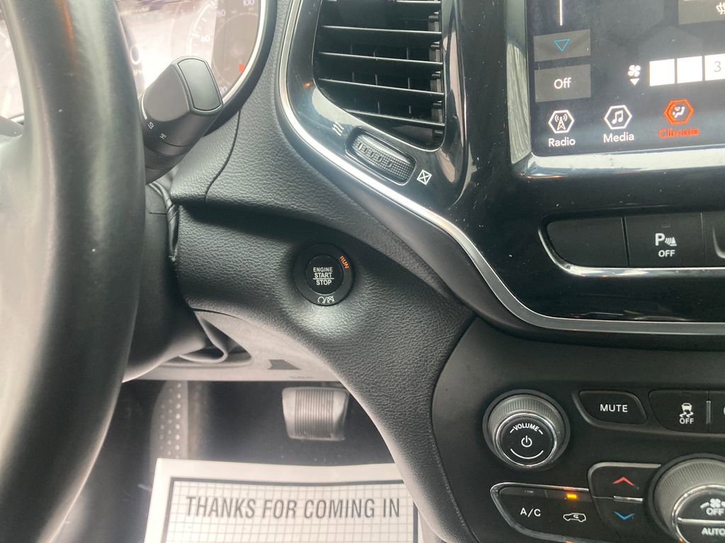 Used 2019 Jeep Cherokee Limited image 20