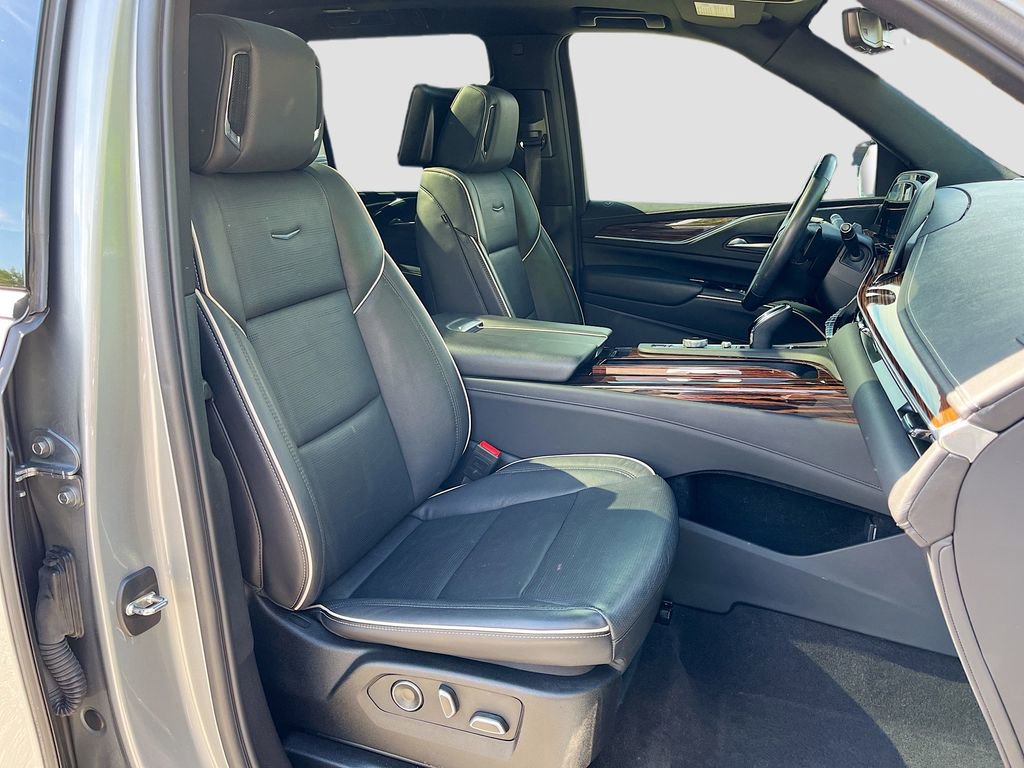 Used 2024 Cadillac Escalade Premium Luxury RWD image 38