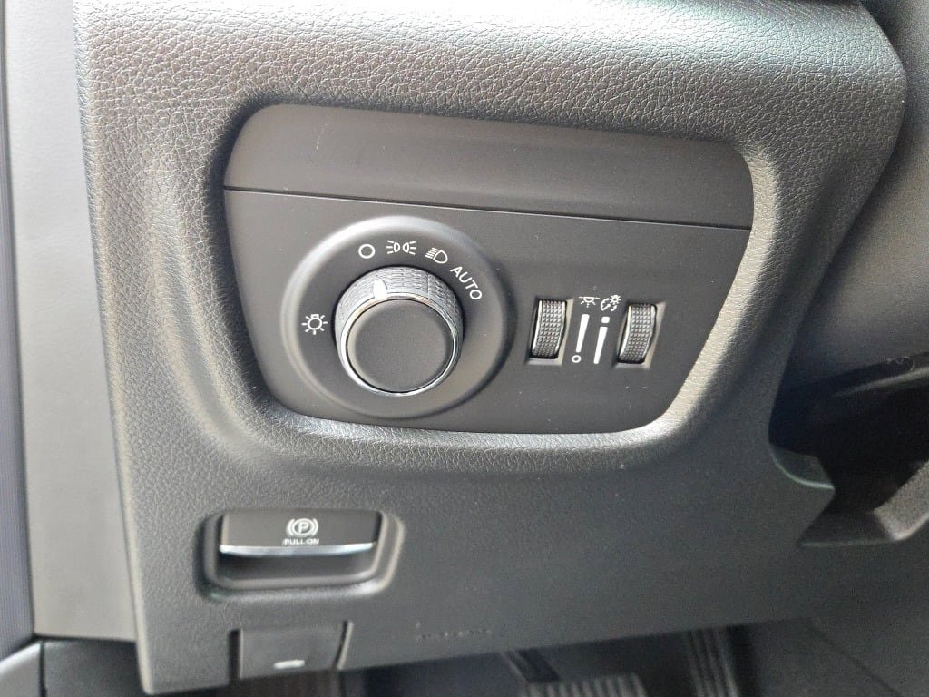 New 2025 Jeep Grand Cherokee L Altitude image 28