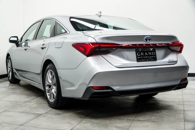 Used 2021 Toyota Avalon XLE w/ Moonroof Package image 11