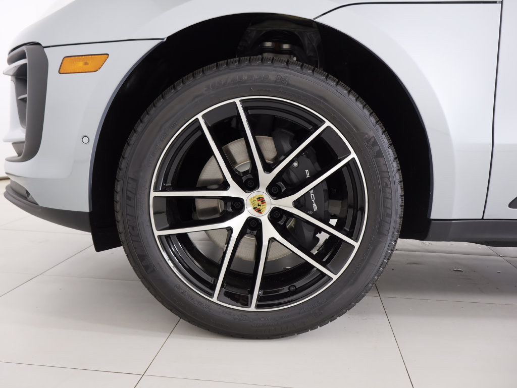 New 2026 Porsche Macan AWD/4WD image 23