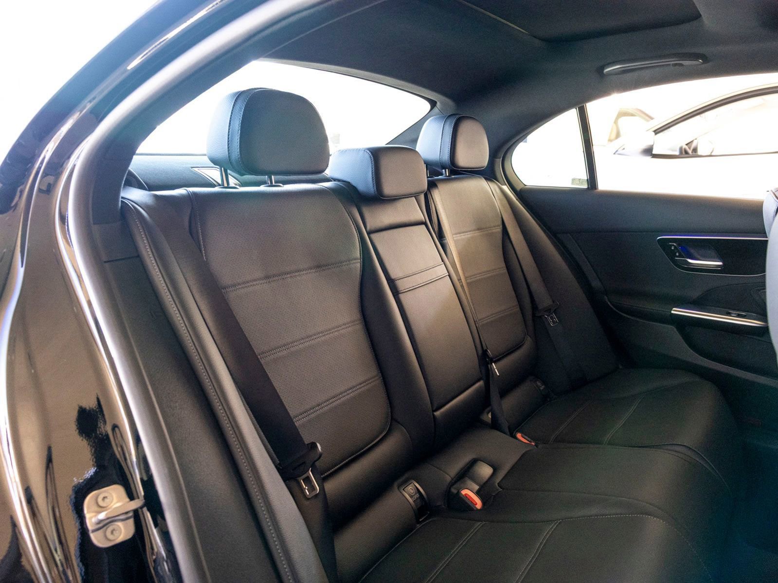 Used 2025 Mercedes-Benz C 300 Sedan image 26