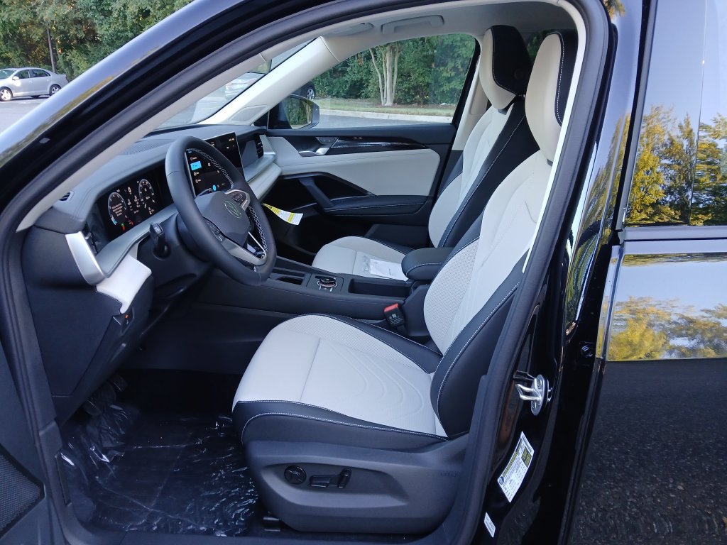 New 2027 Volkswagen Tiguan SE FWD image 9