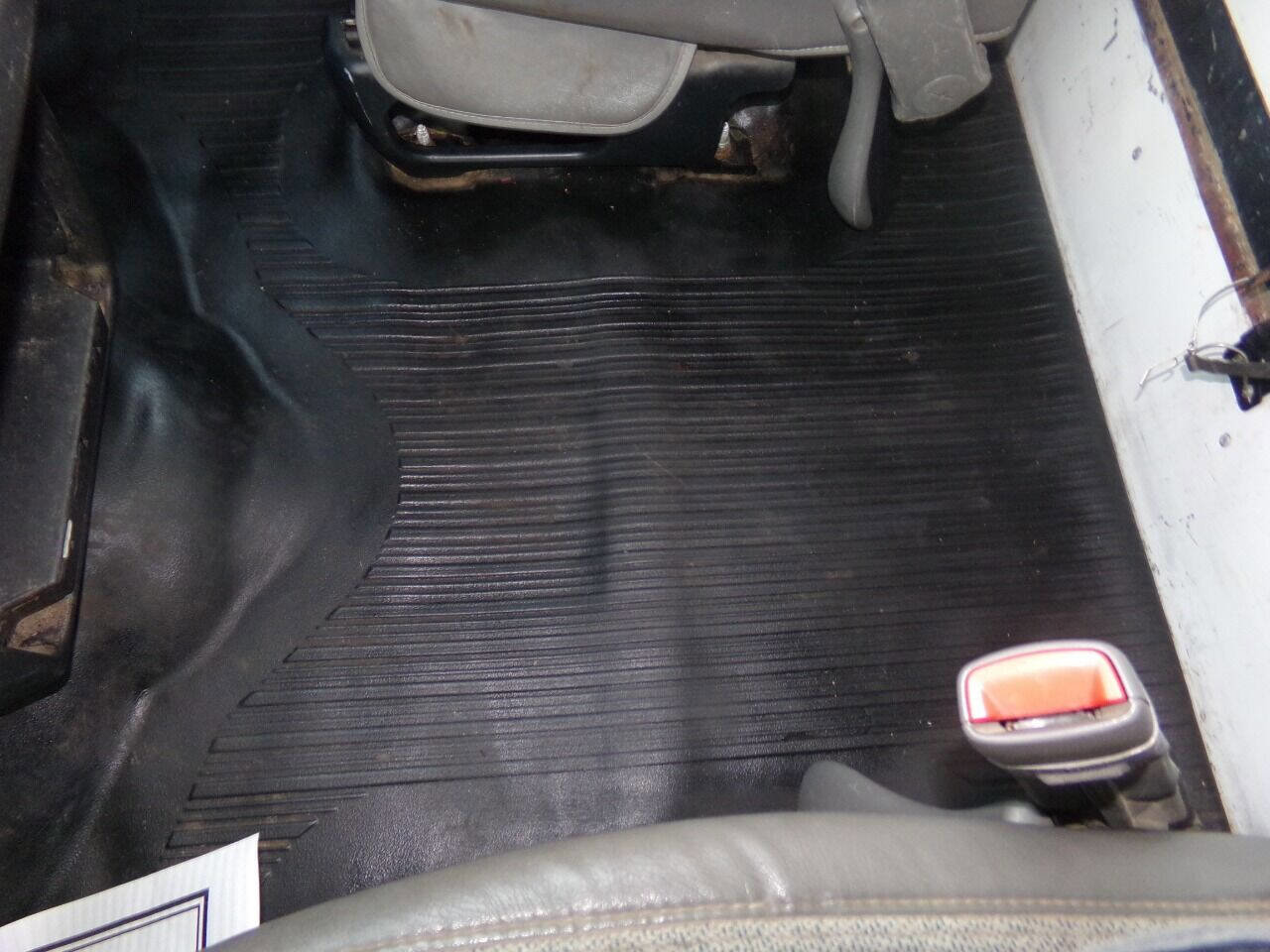 Used 2009 Chevrolet Express 3500 image 48