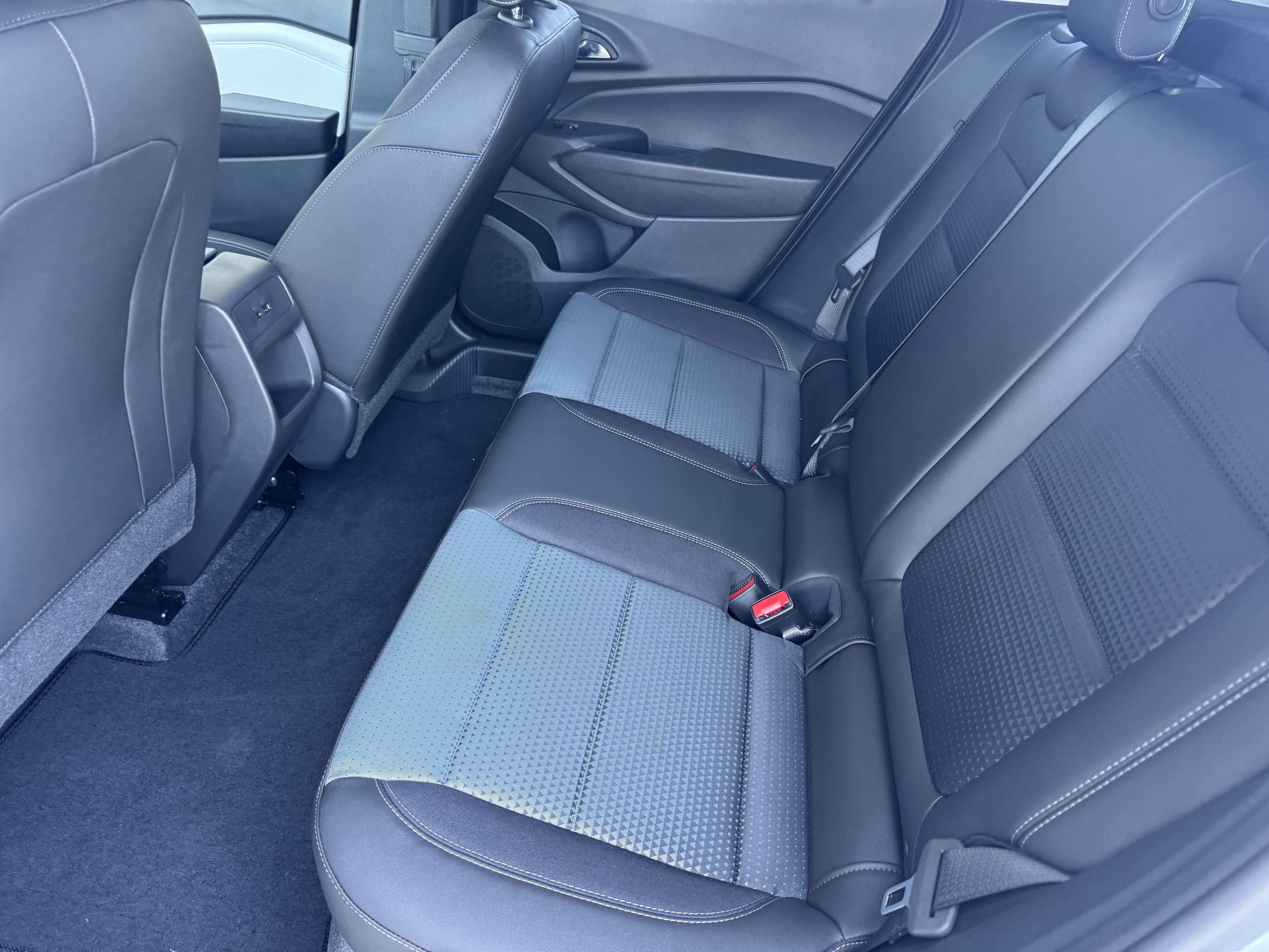 New 2026 Chevrolet Trax LT w/ Midnight Edition FWD image 15