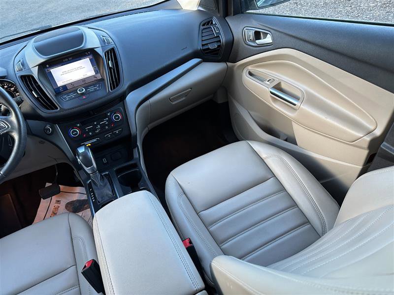 Used 2019 Ford Escape SEL image 22