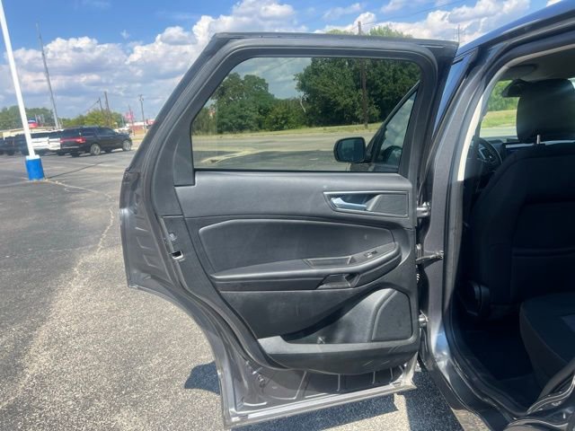Used 2022 Ford Edge SE image 12