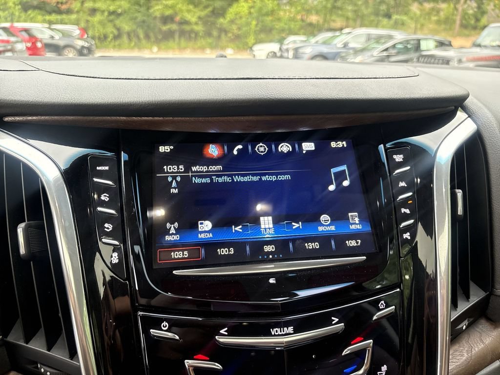Used 2019 Cadillac Escalade Luxury AWD/4WD image 12