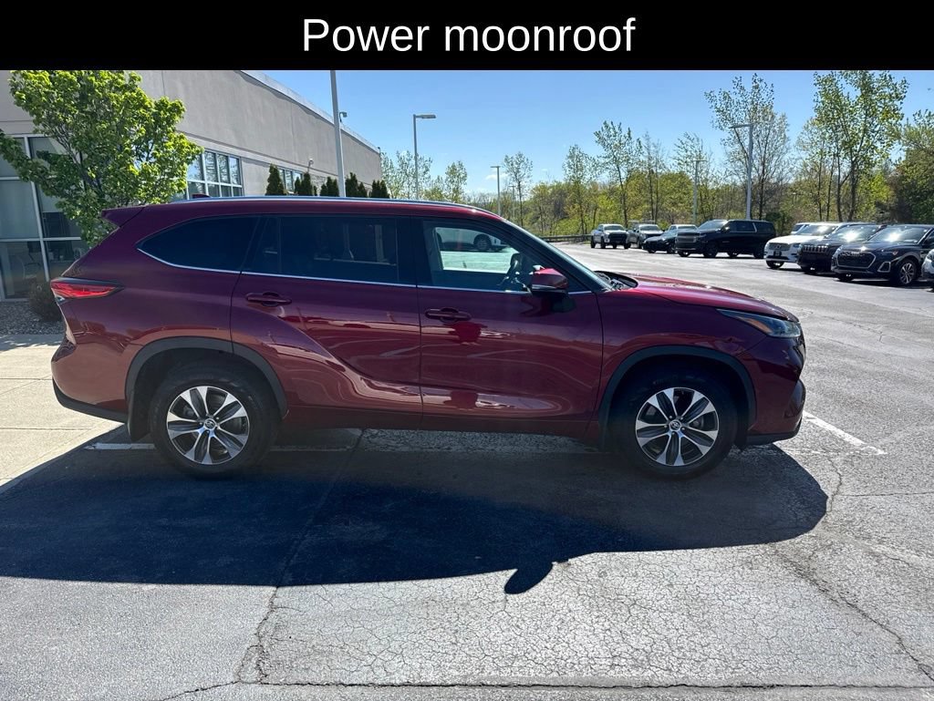 Used 2021 Toyota Highlander XLE AWD/4WD video 3