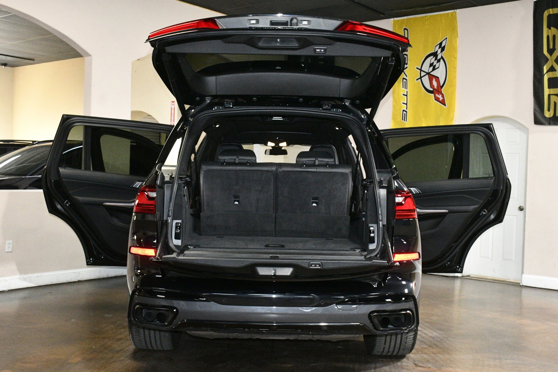 Used 2022 BMW X7 M50i w/ Luxury Seating Package image 88