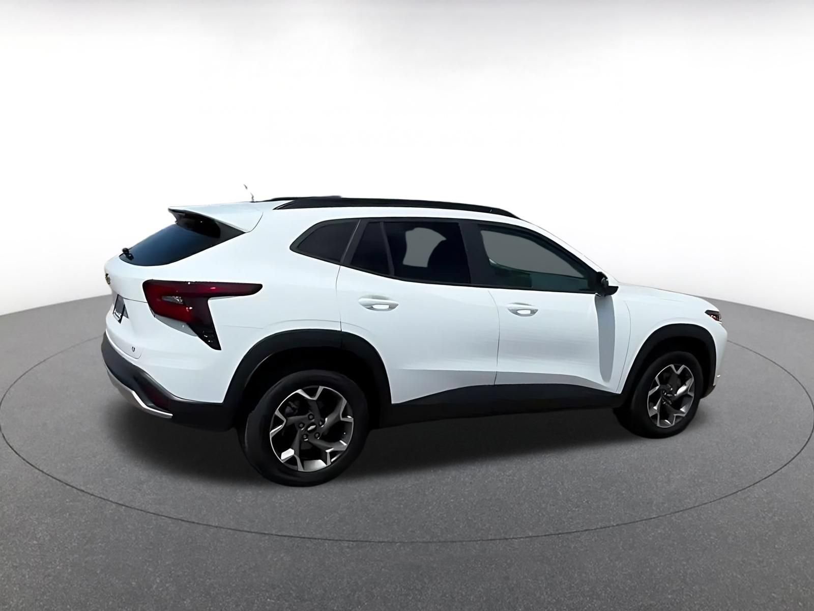 Used 2025 Chevrolet Trax LT FWD image 14