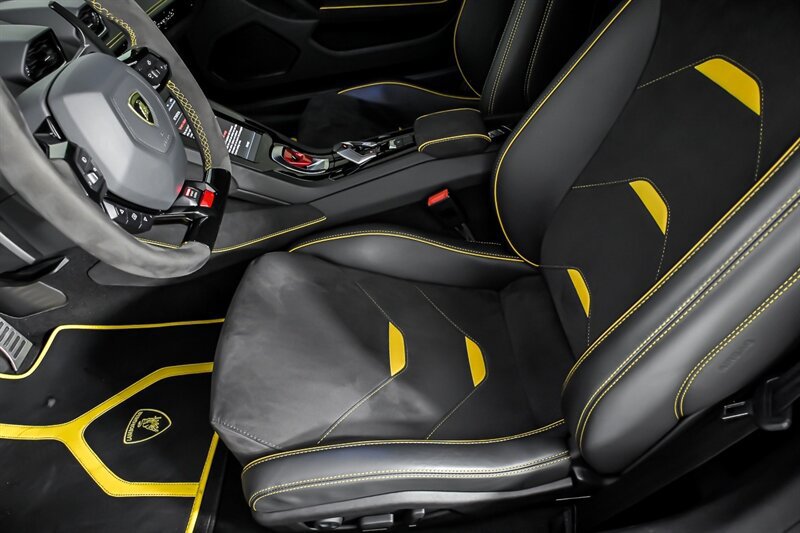 Used 2021 Lamborghini Huracan EVO RWD image 24