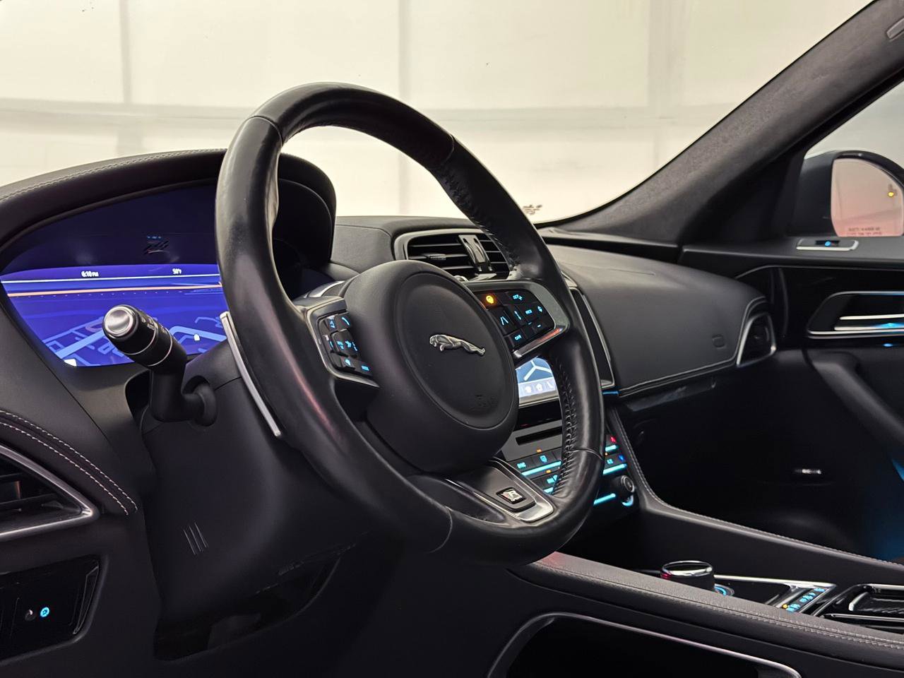 Used 2019 Jaguar F-PACE R-Sport image 24