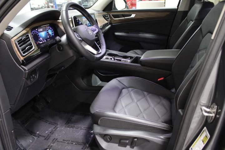 Used 2024 Volkswagen Atlas SE image 15