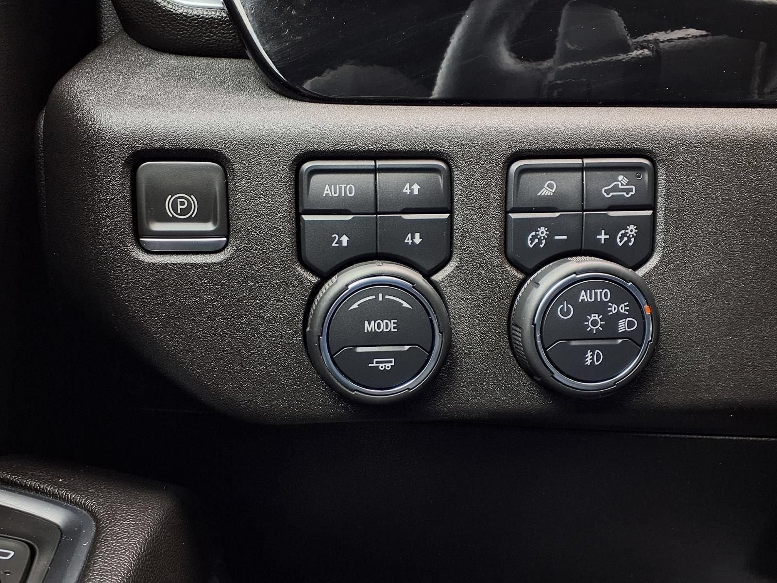 Used 2023 Chevrolet Silverado 1500 LTZ AWD/4WD image 22