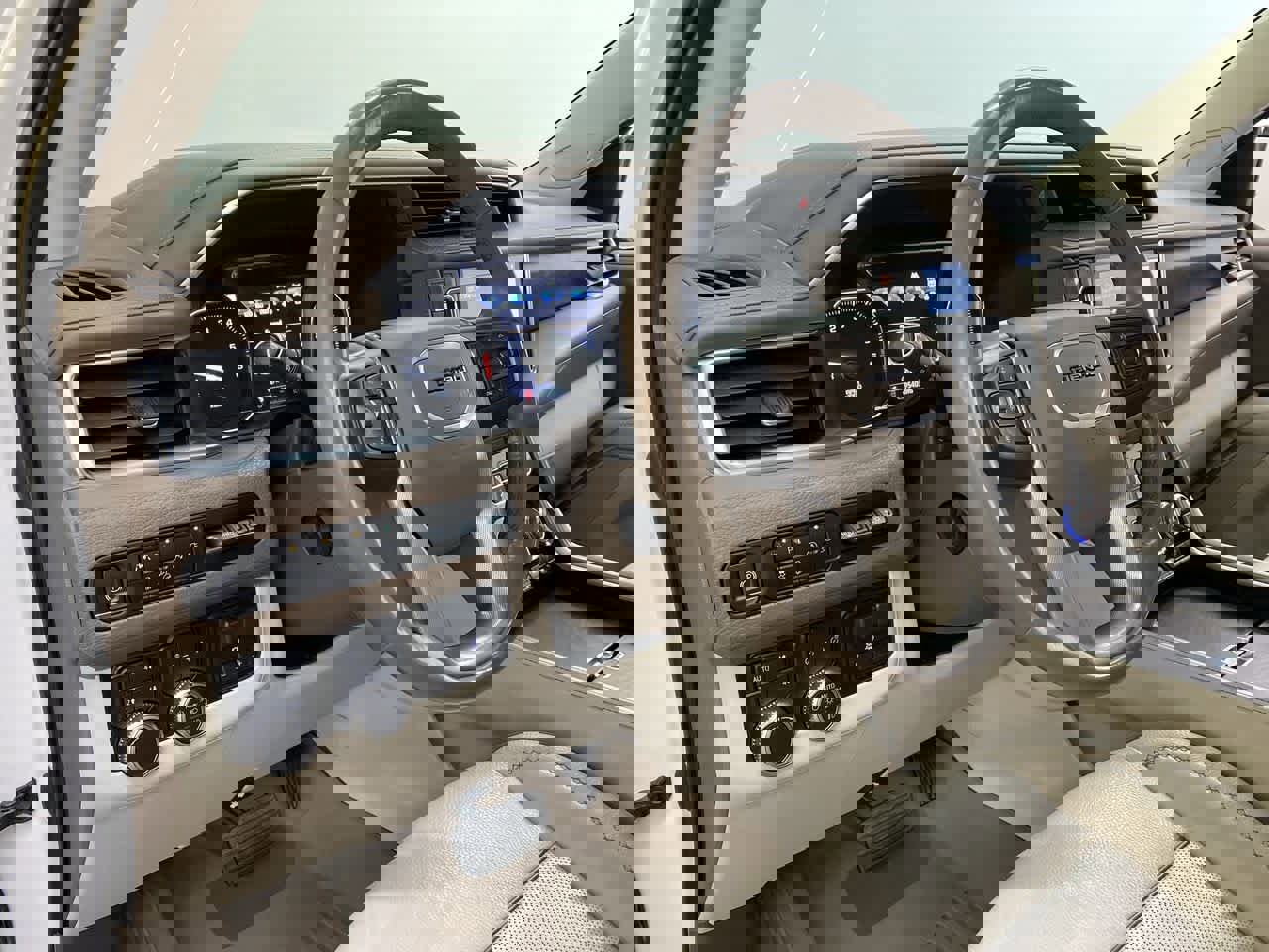 Used 2021 GMC Yukon Denali w/ Denali Premium Package image 2