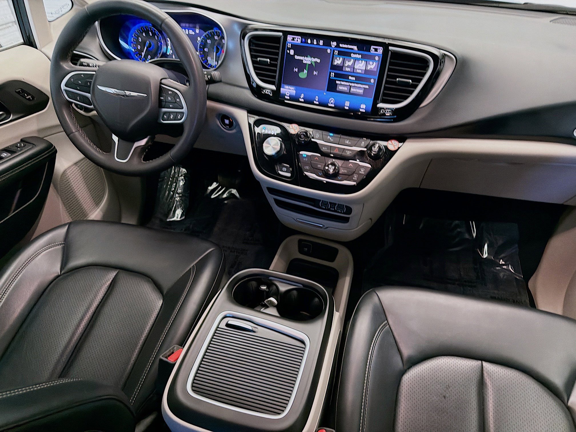 Used 2023 Chrysler Pacifica Touring-L image 12