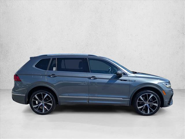 Used 2022 Volkswagen Tiguan SEL R-Line image 4