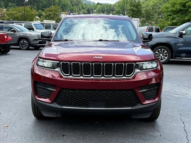 Used 2023 Jeep Grand Cherokee Laredo RWD image 9