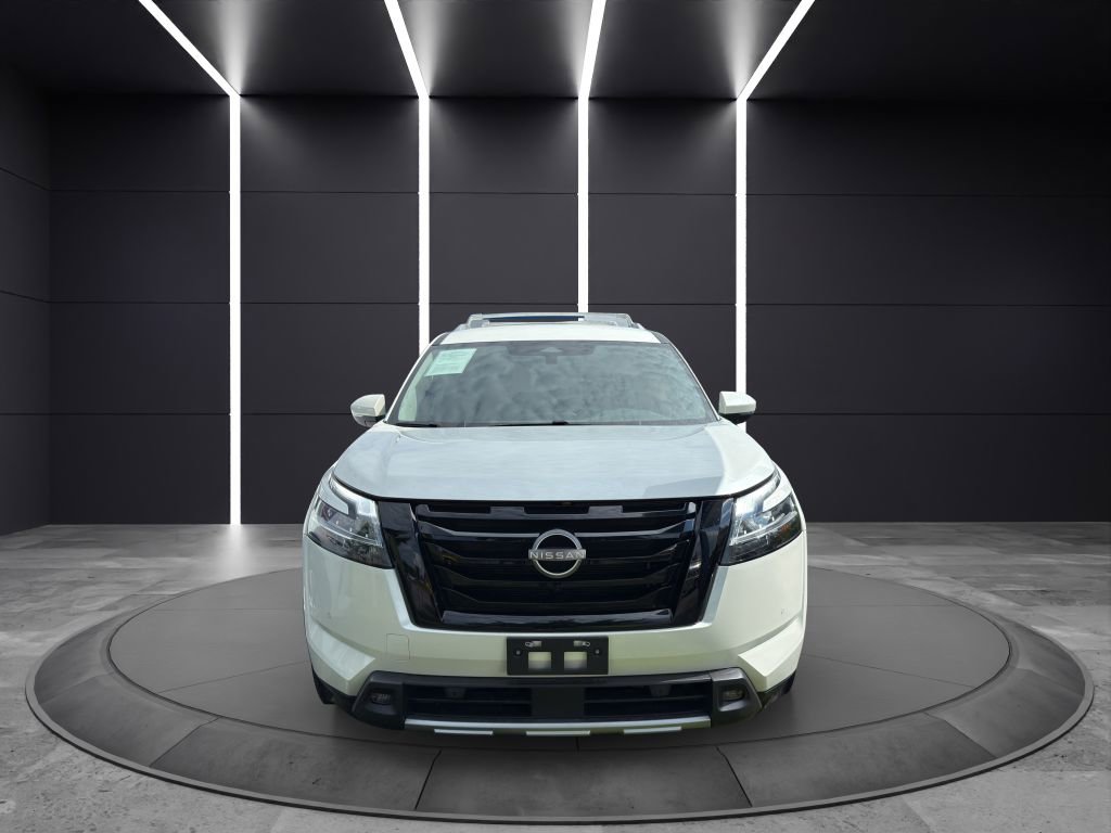 Used 2023 Nissan Pathfinder SL w/ Black Appearance Package image 2