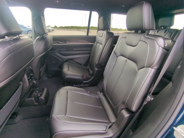 New 2027 Jeep Grand Cherokee L Limited RWD image 17