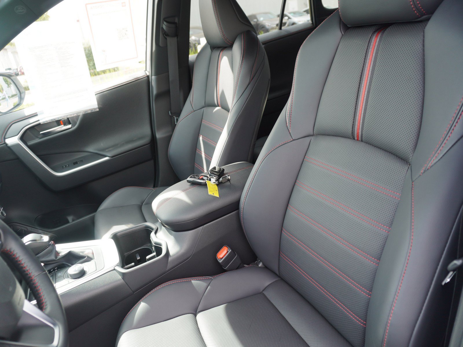 Used 2025 Toyota RAV4 XSE w/ Premium Package AWD/4WD image 25