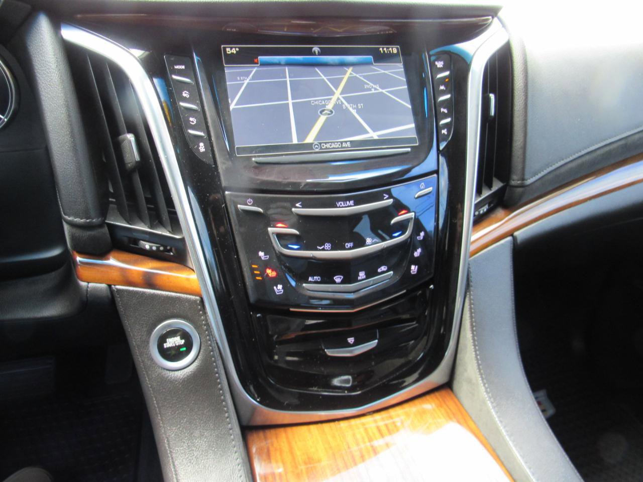 Used 2017 Cadillac Escalade Luxury AWD/4WD image 25