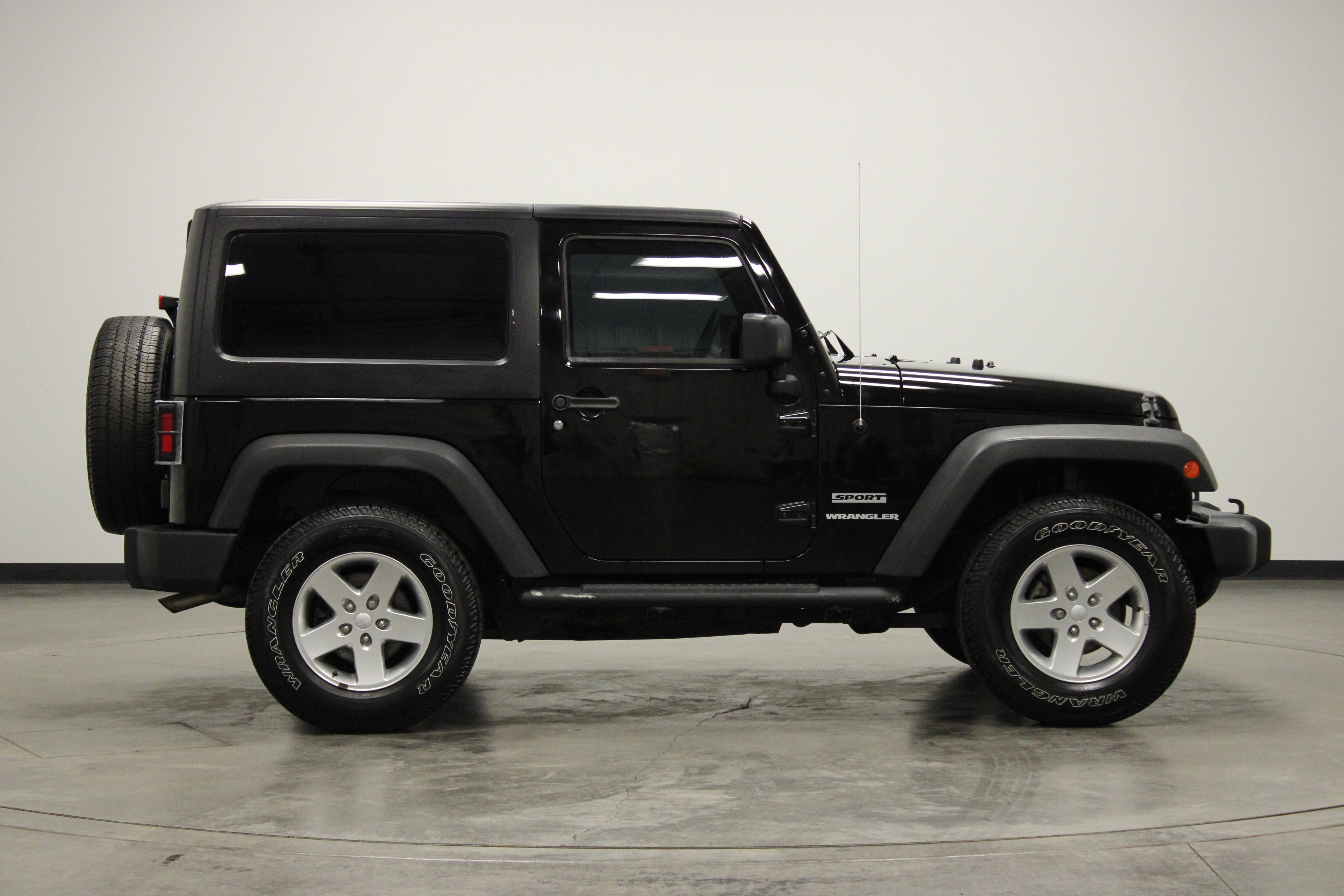 Used 2015 Jeep Wrangler Sport w/ Mopar Black Appearance Group AWD/4WD image 9