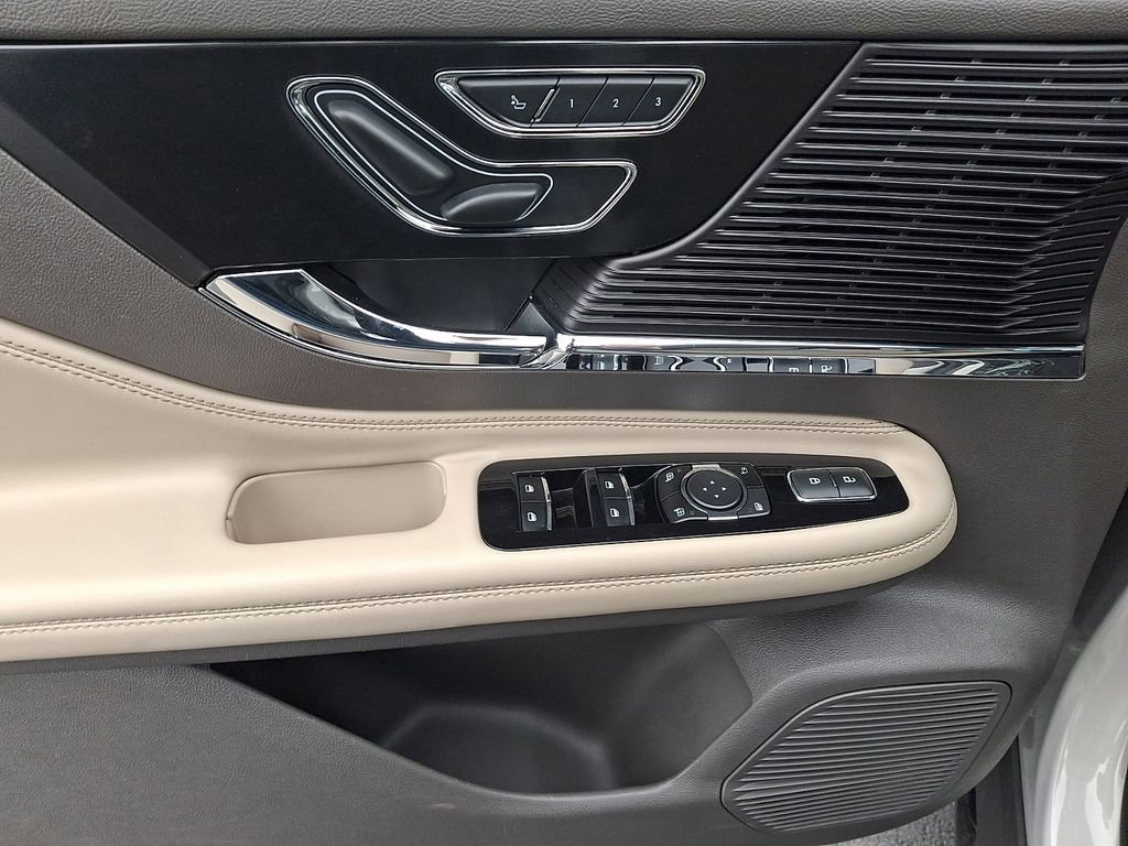 Certified 2022 Lincoln Corsair AWD w/ Equipment Group 101A image 12