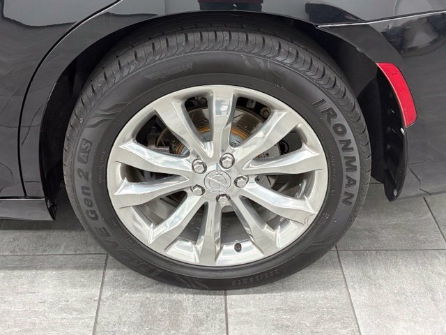 Used 2018 Chrysler 300 Limited AWD/4WD image 7