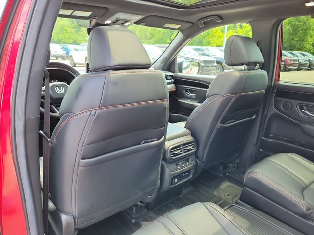 Used 2025 Honda Pilot TrailSport image 12