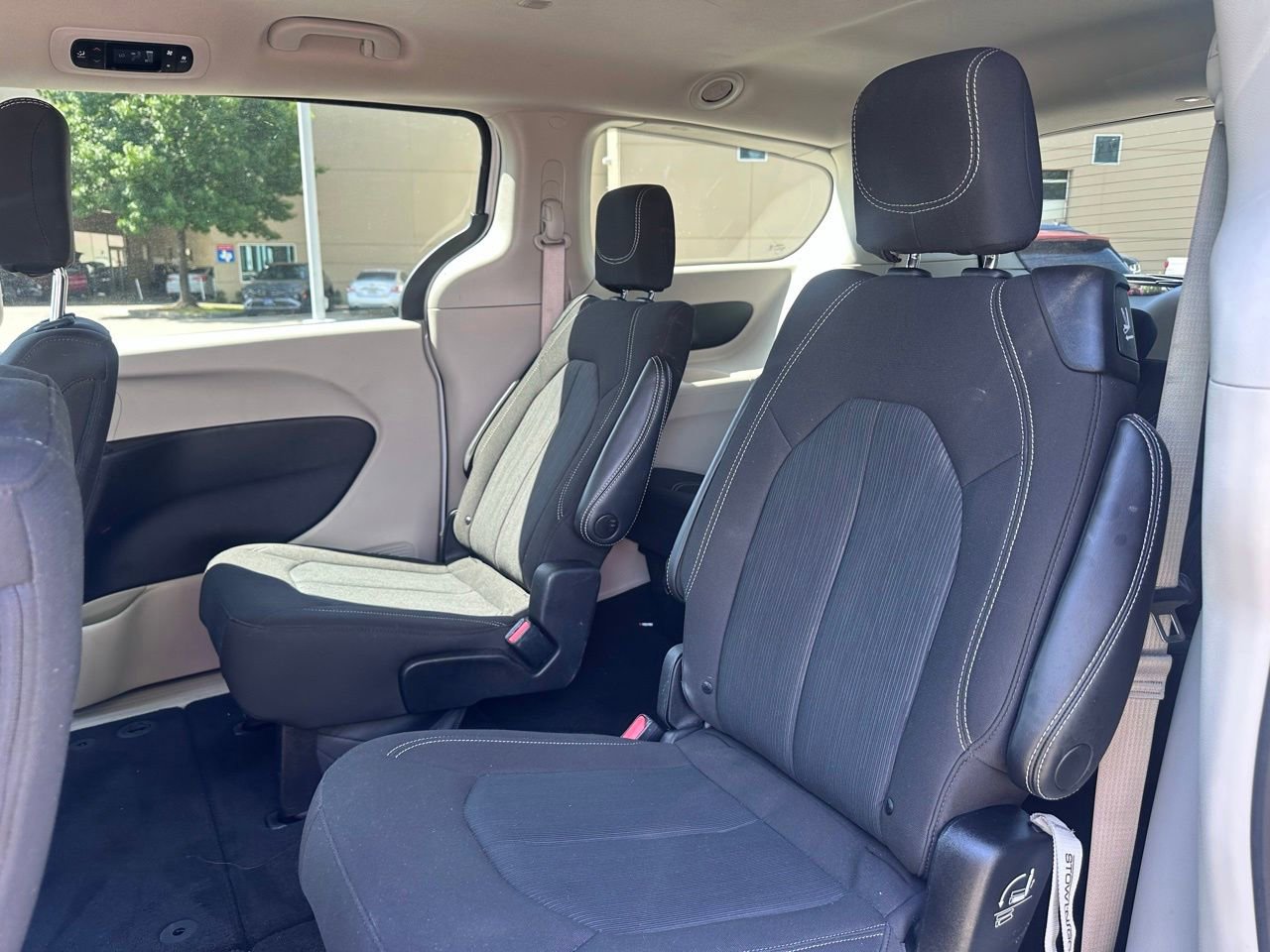 Used 2023 Chrysler Voyager LX FWD image 17