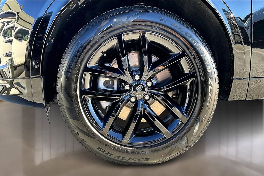 New 2025 Land Rover Discovery Sport Dynamic SE image 13