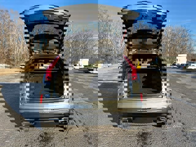 Used 2024 Cadillac XT4 Premium Luxury AWD/4WD image 17