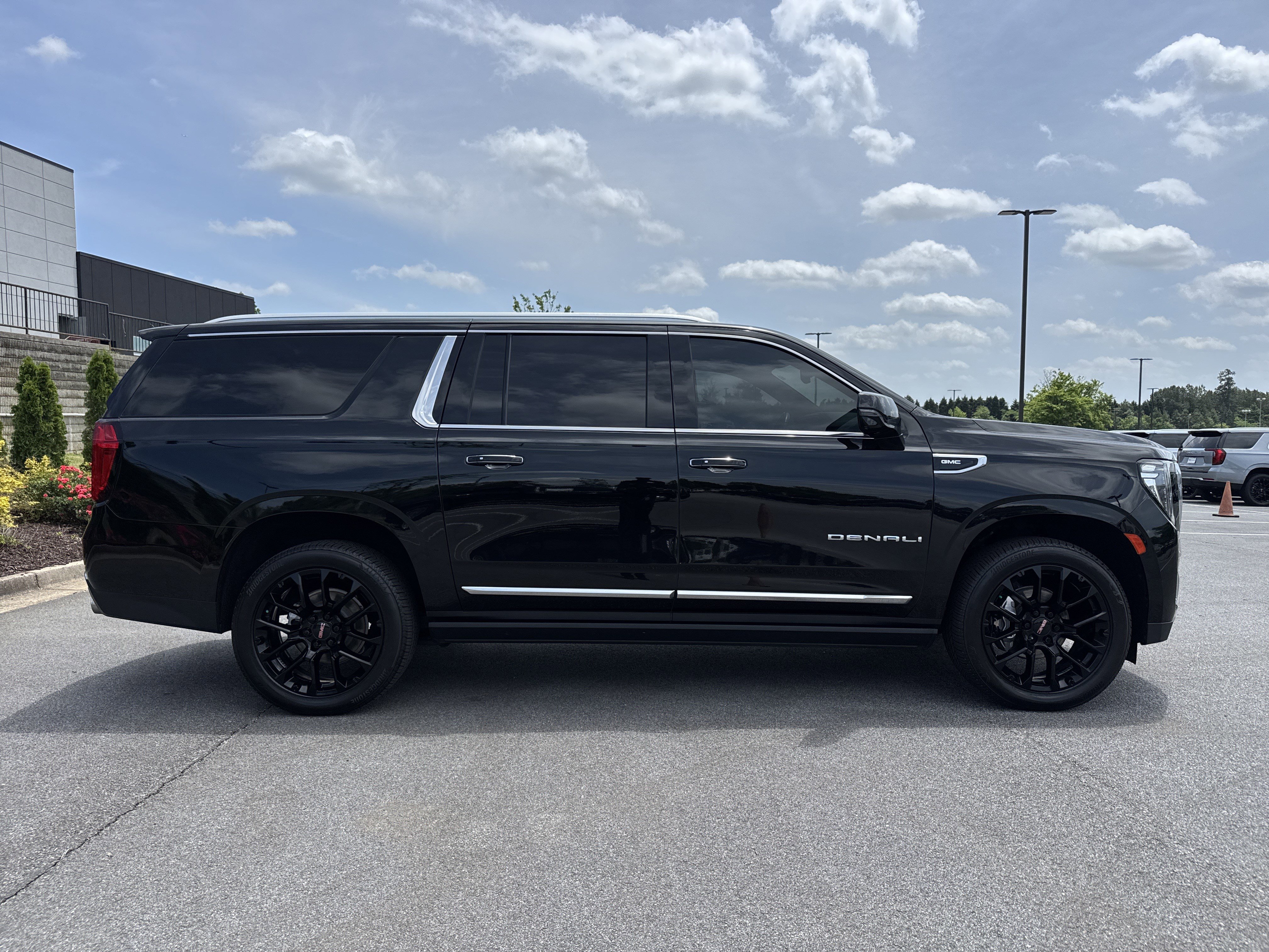 Used 2023 GMC Yukon XL Denali w/ Max Trailering Package AWD/4WD image 11