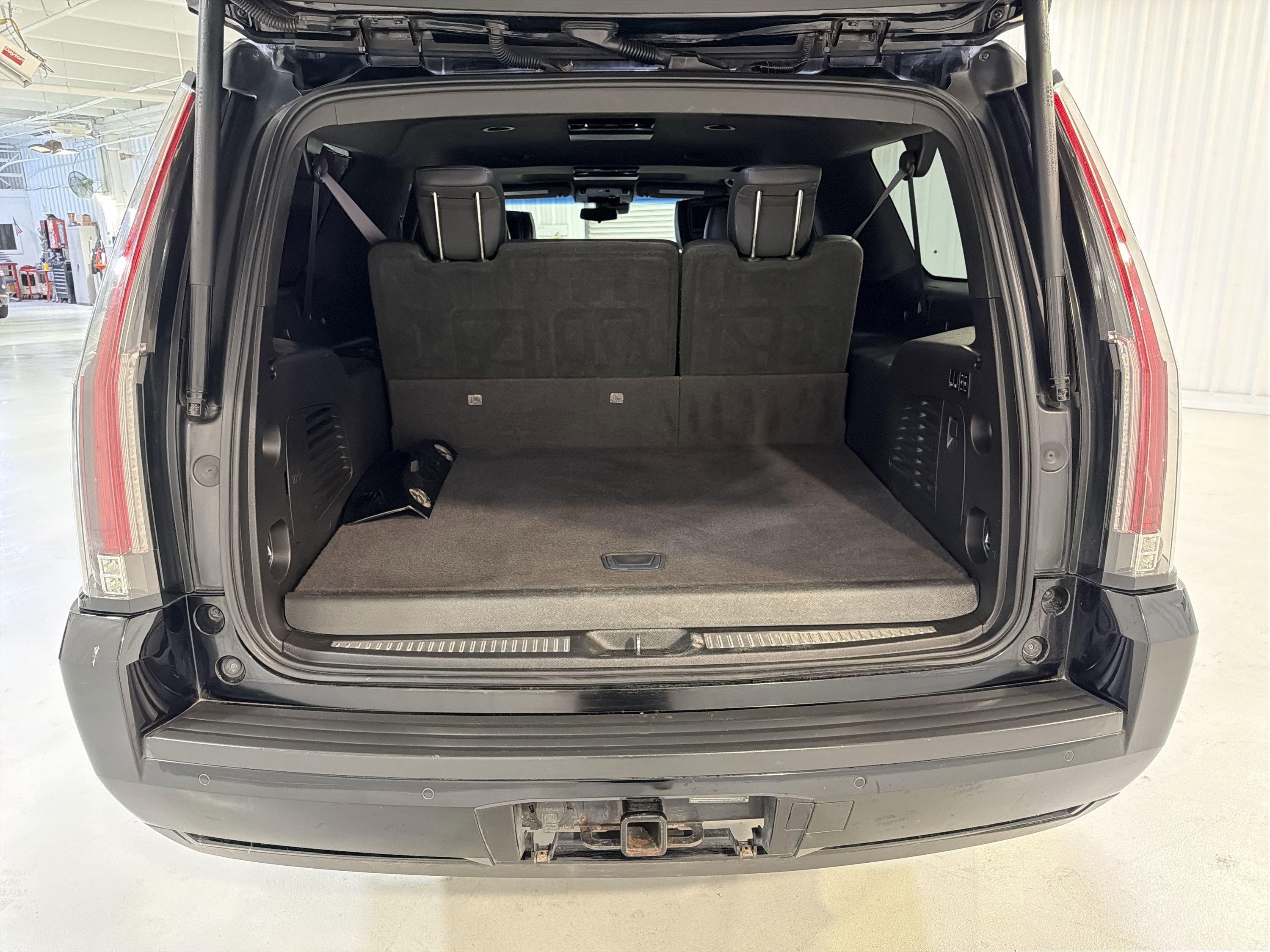 Used 2017 Cadillac Escalade ESV Platinum RWD image 28