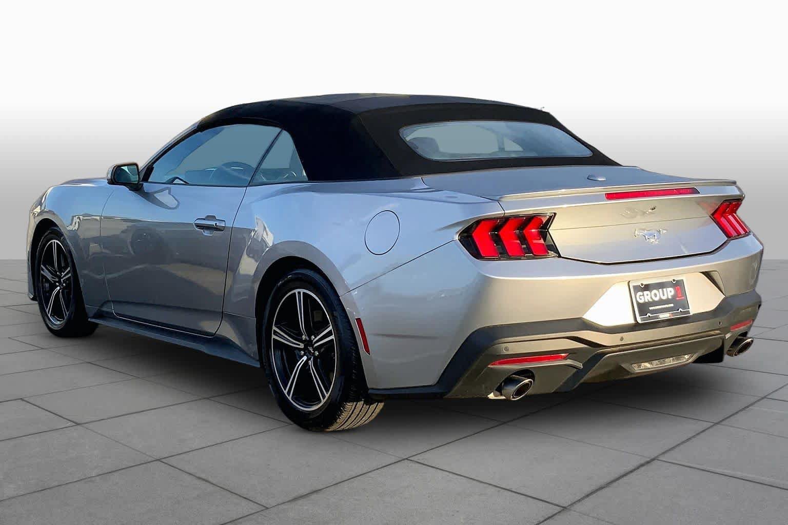 Used 2025 Ford Mustang Premium RWD image 10