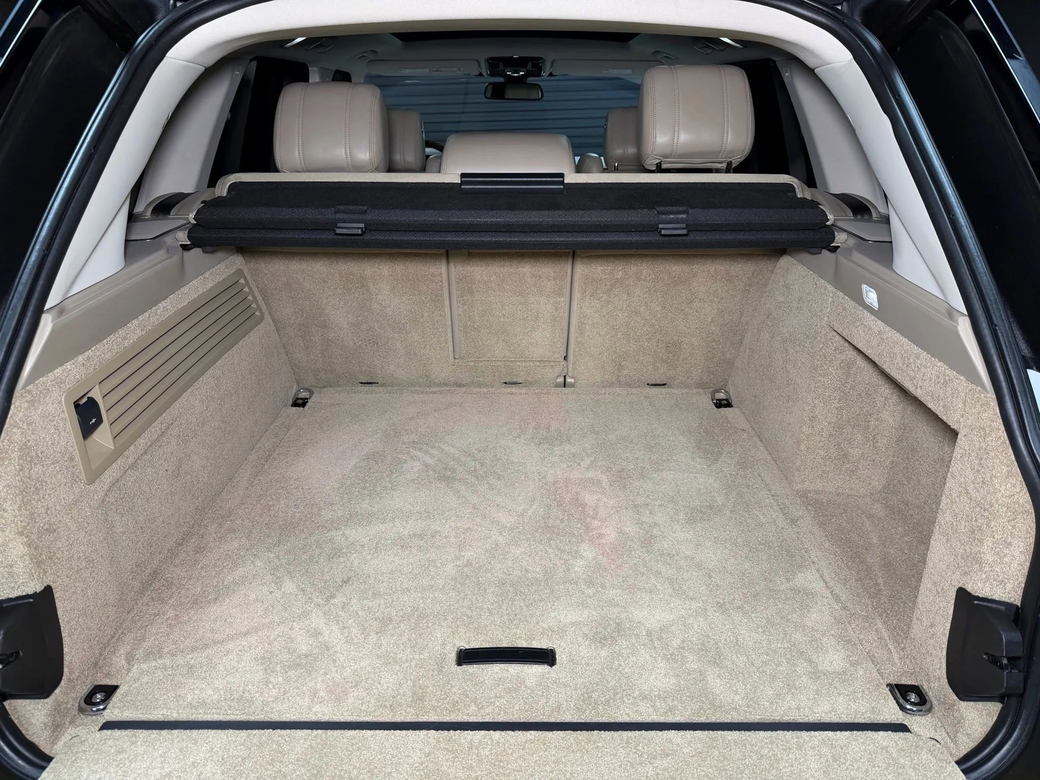 Used 2016 Land Rover Range Rover HSE image 13