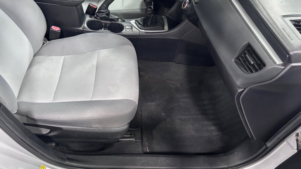 Used 2015 Toyota Corolla L FWD image 17