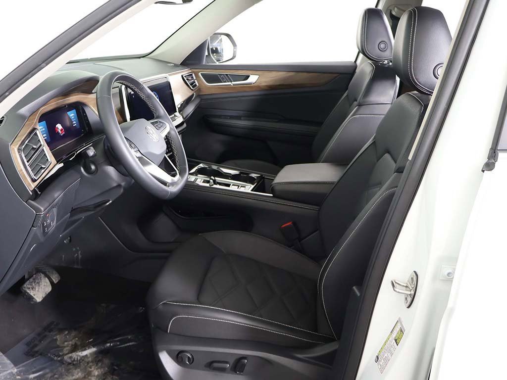 Used 2024 Volkswagen Atlas SE image 33