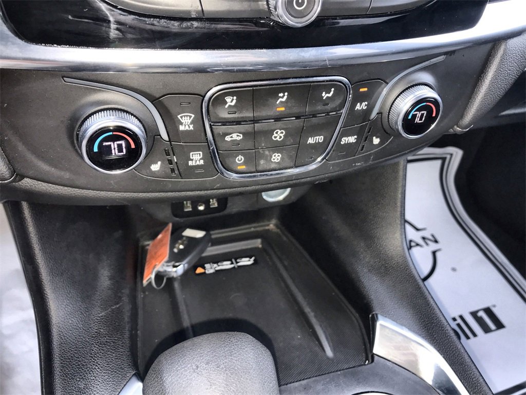 Used 2023 Chevrolet Traverse LT image 18